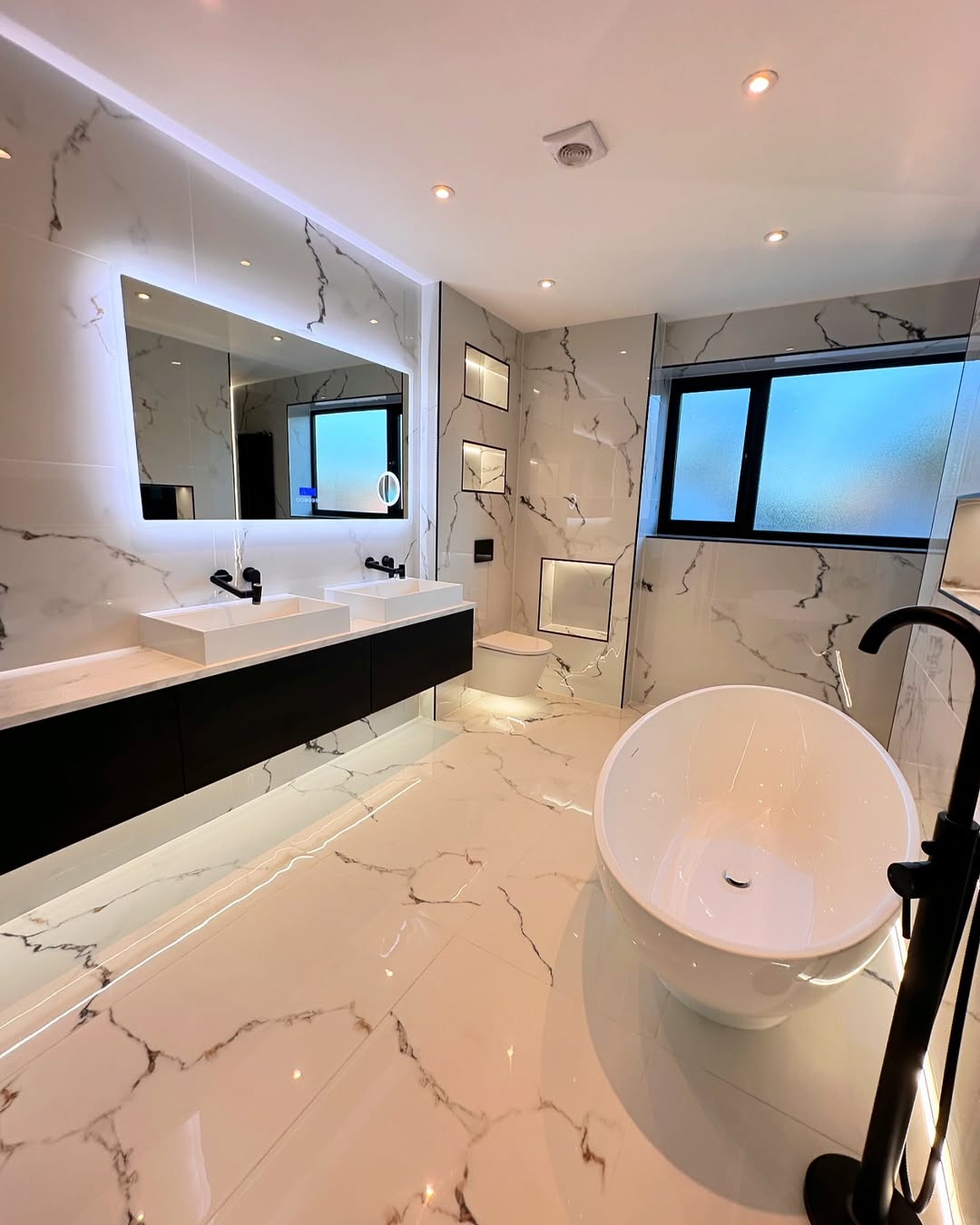Glamorous bathroom