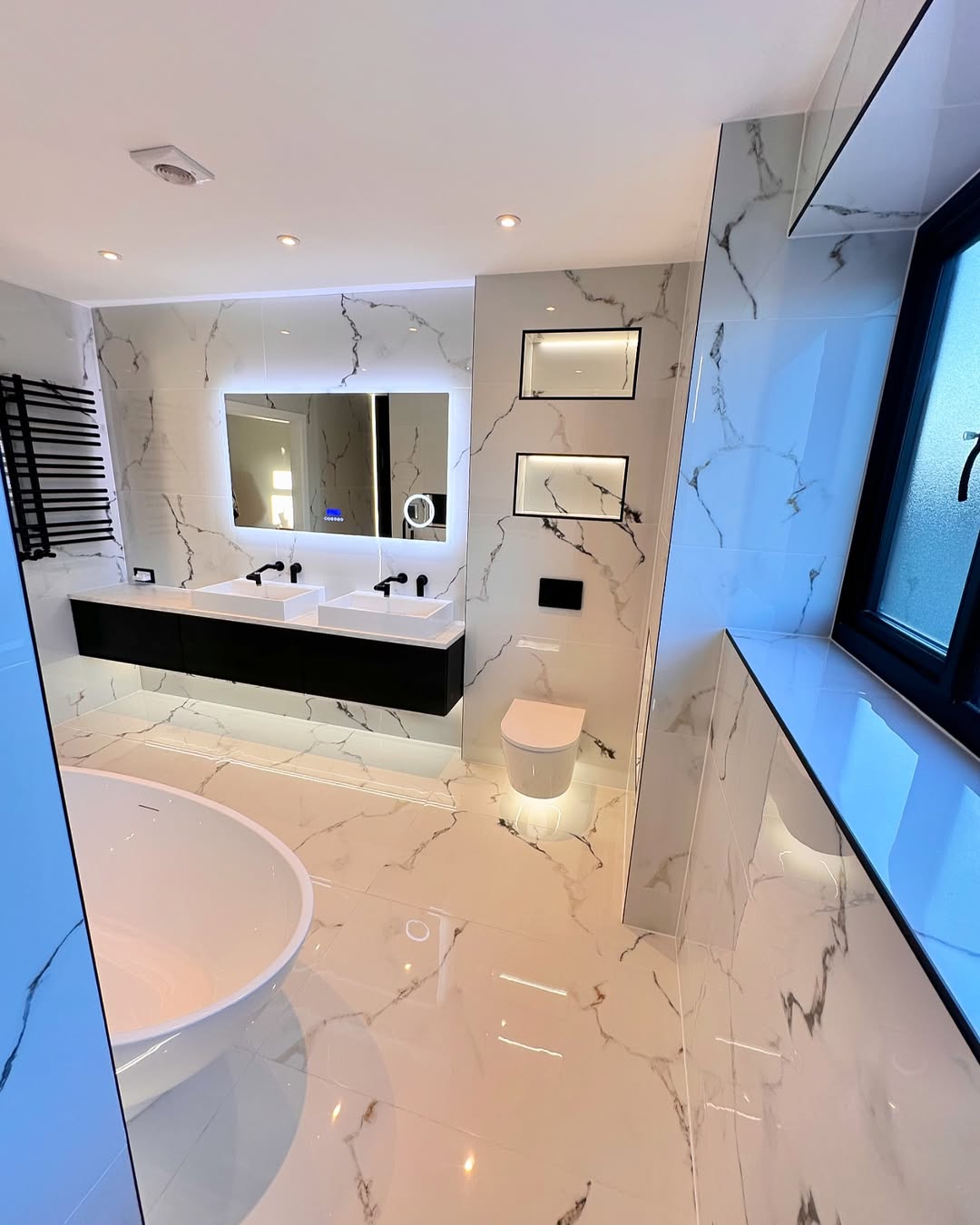 Glamorous bathroom