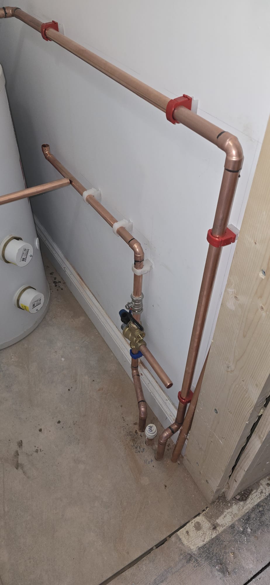 Hot water cylinder installation
